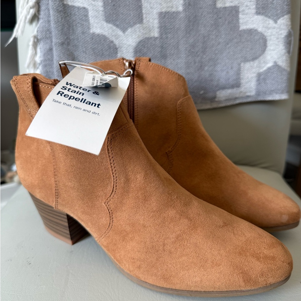 NWT Women's Old Navy Tan Ankle Boots